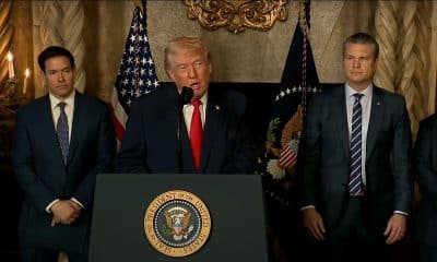 Captura de video tomada de una transmisión de La Casa Blanca del presidente de Estados Unidos, Donald Trump (c), durante un anuncio junto al secretario de Estado, Marco Rubio (i), y el secretario de Guerra, Peter Hegseth, este lunes, desde Palm Beach, Florida (EE.UU.). EFE/ La Casa Blanca /SOLO USO EDITORIAL/ SOLO DISPONIBLE PARA ILUSTRAR LA NOTICIA QUE ACOMPAÑA (CRÉDITO OBLIGATORIO)