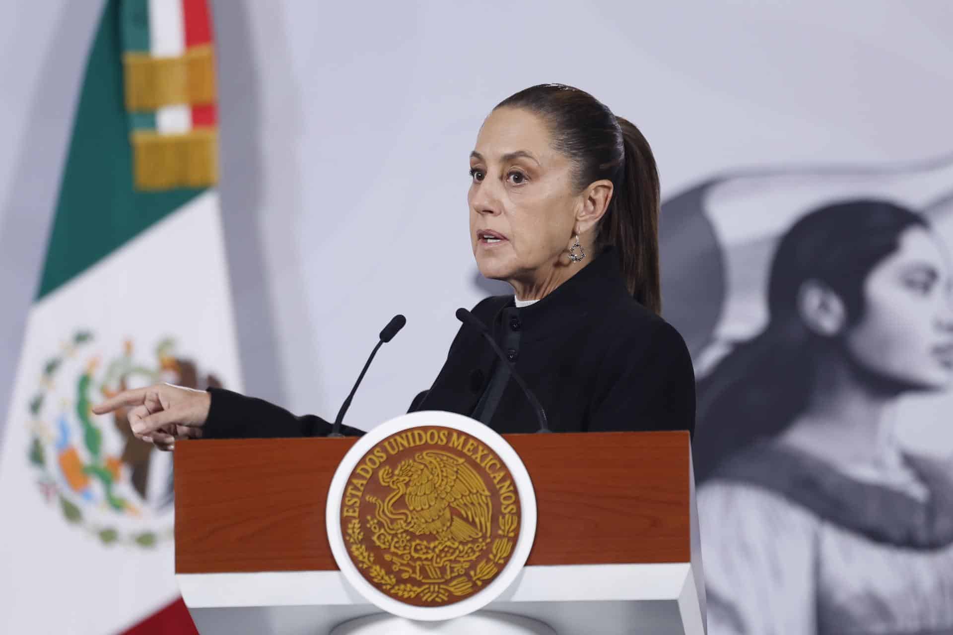 La presidenta de México, Claudia Sheinbaum, habla este martes durante una rueda de prensa en Palacio Nacional de la Ciudad de México (México). EFE/Sáshenka Gutiérrez