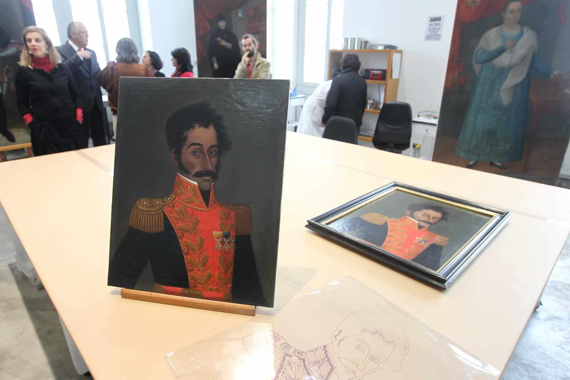 Detalle de un retrato Simón Bolívar, del pintor José Gil de Castro en el Museo de Arte Metropolitano de Lima (MALI). EFE/Archivo/Paolo Aguilar
