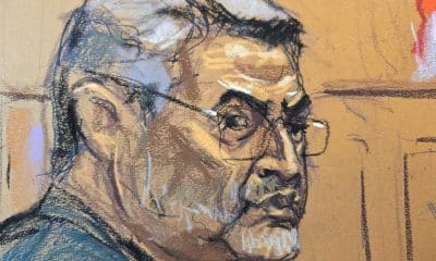 Reproducción fotográfica de un dibujo realizado por la artista Jane Rosenberg, donde aparece el expresidente de Honduras Juan Orlando Hernández mientras espera la sentencia del juicio en su contra, en el tribunal federal del Distrito Sur de Manhattan en Nueva York (EE.UU.). EFE/ Jane Rosenberg