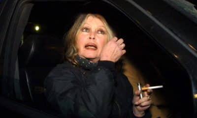 Foto de archivo de la actriz y activista francesa Brigitte Bardot, fallecida a los 91 años este 28 de diciembre de 2025. En la imagen habla a la prensa en el aeropuerto Otopeni de Bucarest el 28 de febrero de 2001. EFE/EPA/ROBERT GHEMENT