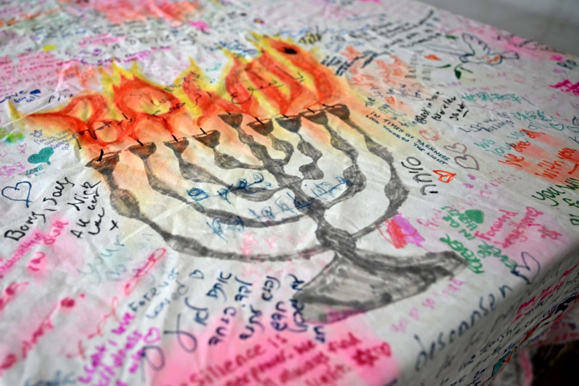 Parte de los tributos colocados en Australia en recuerdo de las víctimas del atentado en la playa de Bondi, en Sídney.
EFE/EPA/DEAN LEWINS NO ARCHIVING AUSTRALIA AND NEW ZEALAND OUT