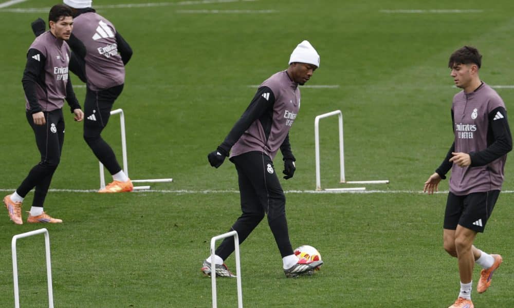 El defensa del Real Madrid, David Alaba (c) durante el entrenamiento del equipo en Valdebebas, Madrid, antes de su enfrentamiento copero contra el Talavera CF. EFE/Chema Moya