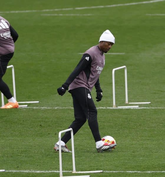 El defensa del Real Madrid, David Alaba (c) durante el entrenamiento del equipo en Valdebebas, Madrid, antes de su enfrentamiento copero contra el Talavera CF. EFE/Chema Moya