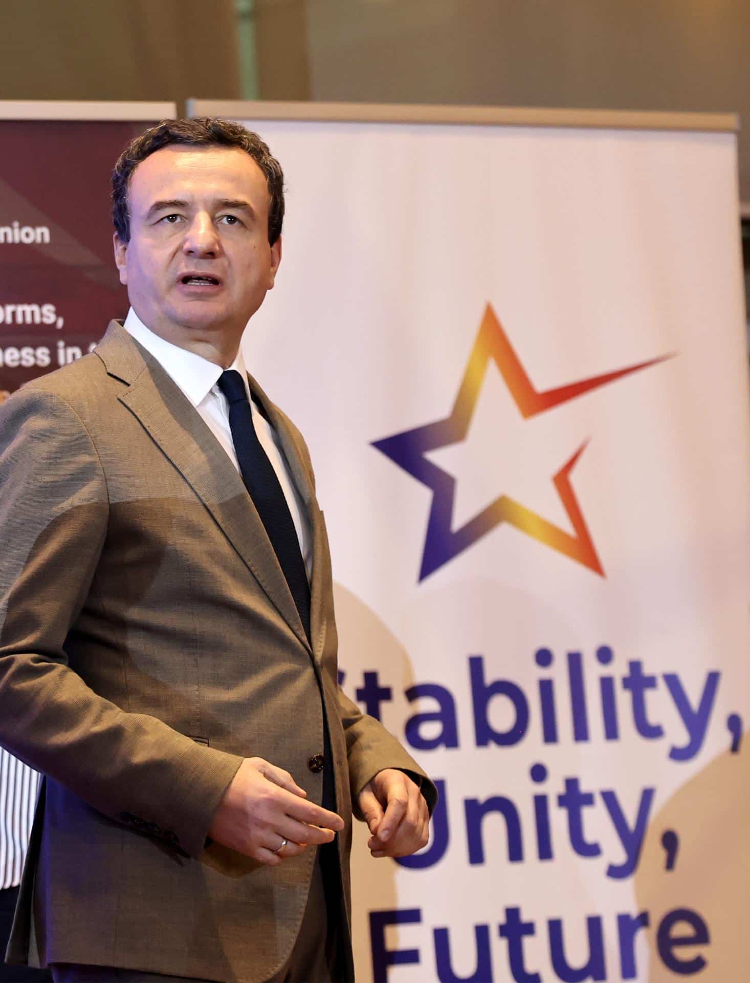 Foto de archivo del primer ministro en funciones de Kosovo, Albin Kurti, tras la reunión de líderes de la UE y los Balcanes Occidentales en Skopje, República de Macedonia del Norte, 1 de julio de 2025. Su partido, Vetëvendosje ('Autodeterminación'), es el favorito en las elecciones anticipadas de este domingo. EFE/EPA/GEORGI LICOVSKI