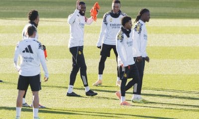 Los jugadores del Real Madrid durante un entrenamiento del conjunto blanco en la Ciudad Deportiva de Valdebebas, este martes. EFE/Sergio Pérez