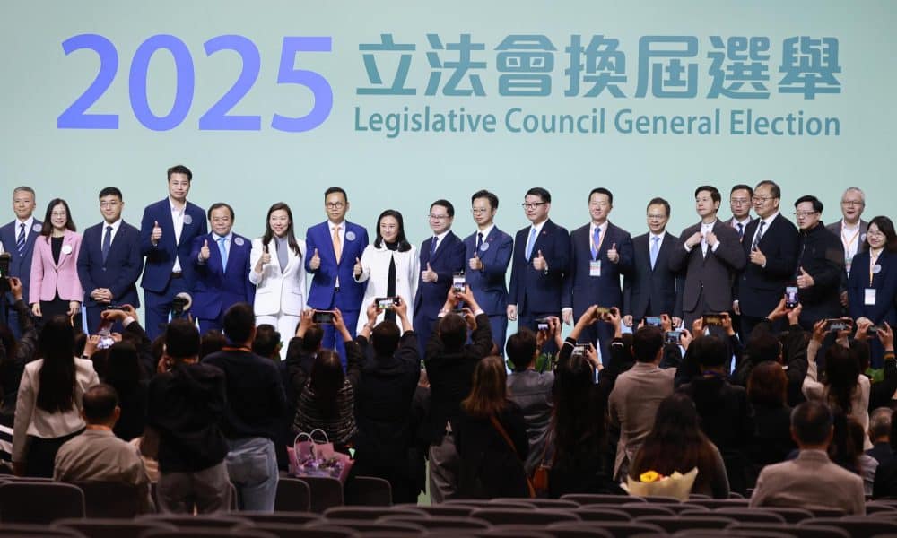 HONG KONG (China), 07/12/2025.- Candidates of the Election Committee Constituency stand at the stage waiting for results following the Legislative Council General Election of the 07 of December, in Hong Kong, China, 08 December 2025. Hong Kong's 'patriots-only' Legislative Council election is held as the city mourns the deadly Wang Fuk Court fire in Tai Po, with public calls for accountability amid lingering questions about the tragedy. (Elecciones) EFE/EPA/MAY JAMES