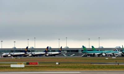 Unos aviones en el aeropuerto de Dublín, en una fotografía de archivo. EFE/Aidan Crawley.
