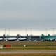 Unos aviones en el aeropuerto de Dublín, en una fotografía de archivo. EFE/Aidan Crawley.