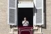 El papa León XIV dirige la oración del Angelus desde la ventana de su oficina que da a la Plaza de San Pedro, en la Ciudad del Vaticano, 7 de diciembre de 2025. (Papa)
EFE/EPA/MASSIMO PERCOSSI