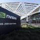 Un cartel muestra el logotipo de Nvidia en la sede de Nvidia Corporation en Santa Clara, California, EE. UU., el 18 de noviembre de 2025.. EFE/EPA/John G. Mabanglo