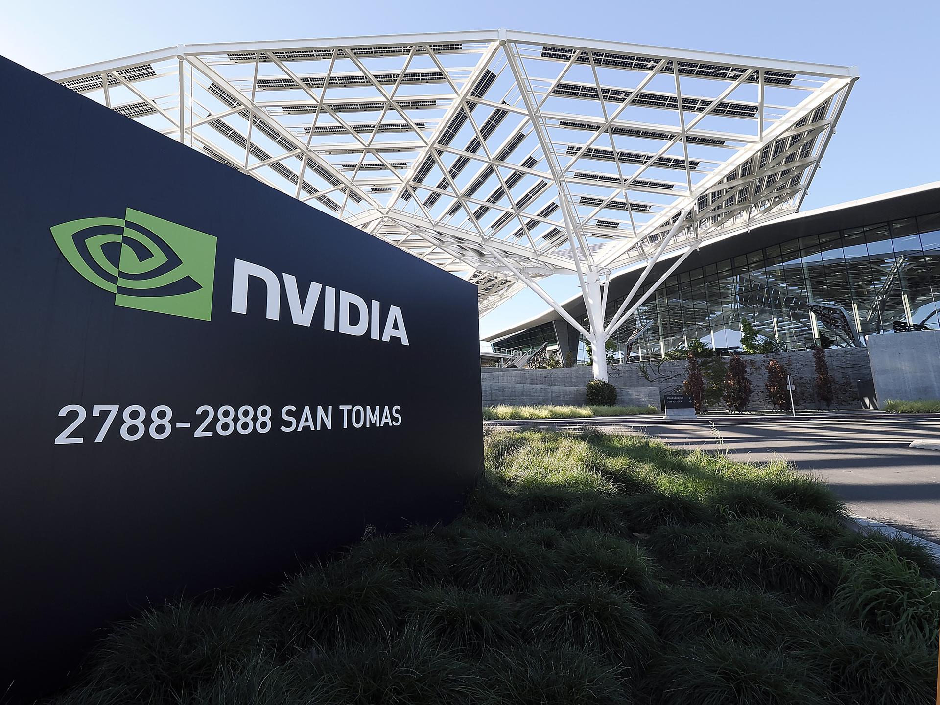 Un cartel muestra el logotipo de Nvidia en la sede de Nvidia Corporation en Santa Clara, California, EE. UU., el 18 de noviembre de 2025.. EFE/EPA/John G. Mabanglo