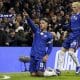 El argentino Enzo Fernández (i) y Alejandro Garnacho (d), del Chelsea, celebran el 2-1 en el partido de Premier League que enfrentó este martes a su equipo con el Bournemouth. EFE/DAVID CLIFF *Sólo uso editorial*