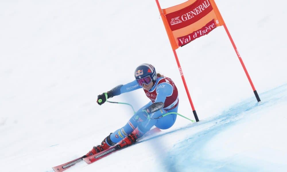 La esquiadora italiana Sofia Goggia durante la carrera de Super G femenina en la Copa del Mundo de Esquí Alpino FIS en Val d'Isere, Francia. EFE/EPA/Guillaume Horcajuelo