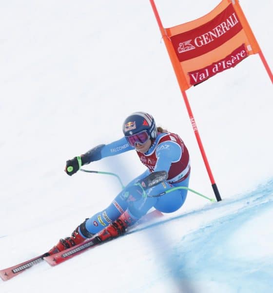 La esquiadora italiana Sofia Goggia durante la carrera de Super G femenina en la Copa del Mundo de Esquí Alpino FIS en Val d'Isere, Francia. EFE/EPA/Guillaume Horcajuelo