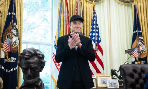 Elon Musk asiste a una conferencia de prensa con el presidente de EE.UU. Trump en el Despacho Oval de la Casa Blanca en Washington, DC, EE.UU., 30 de mayo de 2025. 
EFE/EPA/FRANCIS CHUNG / POOL