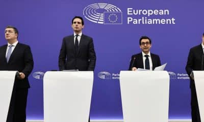 De izda a dcha, este martes: el comisario de Transportes, Apóstolos Tzitzikostas, el comisario europeo de acción climática, Wopke Hoekstra, el vicepresidente de la Comisión Europea responsable de Industria, Stéphane Séjourné y el comisario europeo de Comercio, Valdis Dombrovskis, en Estrasburgo, Francia. EFE/EPA/RONALD WITTEK