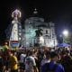 Fotografía del 7 de diciembre que muestra a un grupo de feligreses durante una vigilia en honor a la Virgen de Caacupé, en Caacupé (Paraguay). EFE/ Juan Pablo Pino