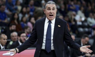 El entrenador del Real Madrid, Sergio Scariolo, durante el partido que su equipo disputó este jueves contra el Anadolu Efes, correspondiente a la Euroliga de baloncesto. EFE/ ERDEM SAHIN