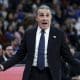 El entrenador del Real Madrid, Sergio Scariolo, durante el partido que su equipo disputó este jueves contra el Anadolu Efes, correspondiente a la Euroliga de baloncesto. EFE/ ERDEM SAHIN