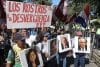 Personas sostienen carteles con imágenes de los ministros de la Corte Suprema de Justicia una manifestación este lunes, en Asunción (Paraguay). EFE/ Juan Pablo Pino