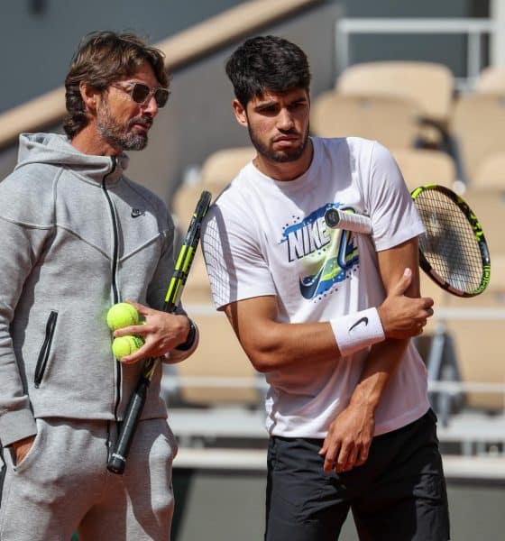 Carlos Alcaraz y Juan Carlos Ferrero juntos durante un entrenamiento en Roland Garros el pasado 25 de mayo. EFE/EPA/CHRISTOPHE PETIT TESSON