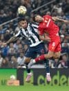 Roberto de la Rosa (i), de Monterrey, disputa el balón con Federico Pereira (d), de Toluca, en el partido de ida de las semifinales de la Liga MX entre Monterrey y Toluca en el estadio BBVA en Guadalupe (México). EFE/Miguel Sierra
