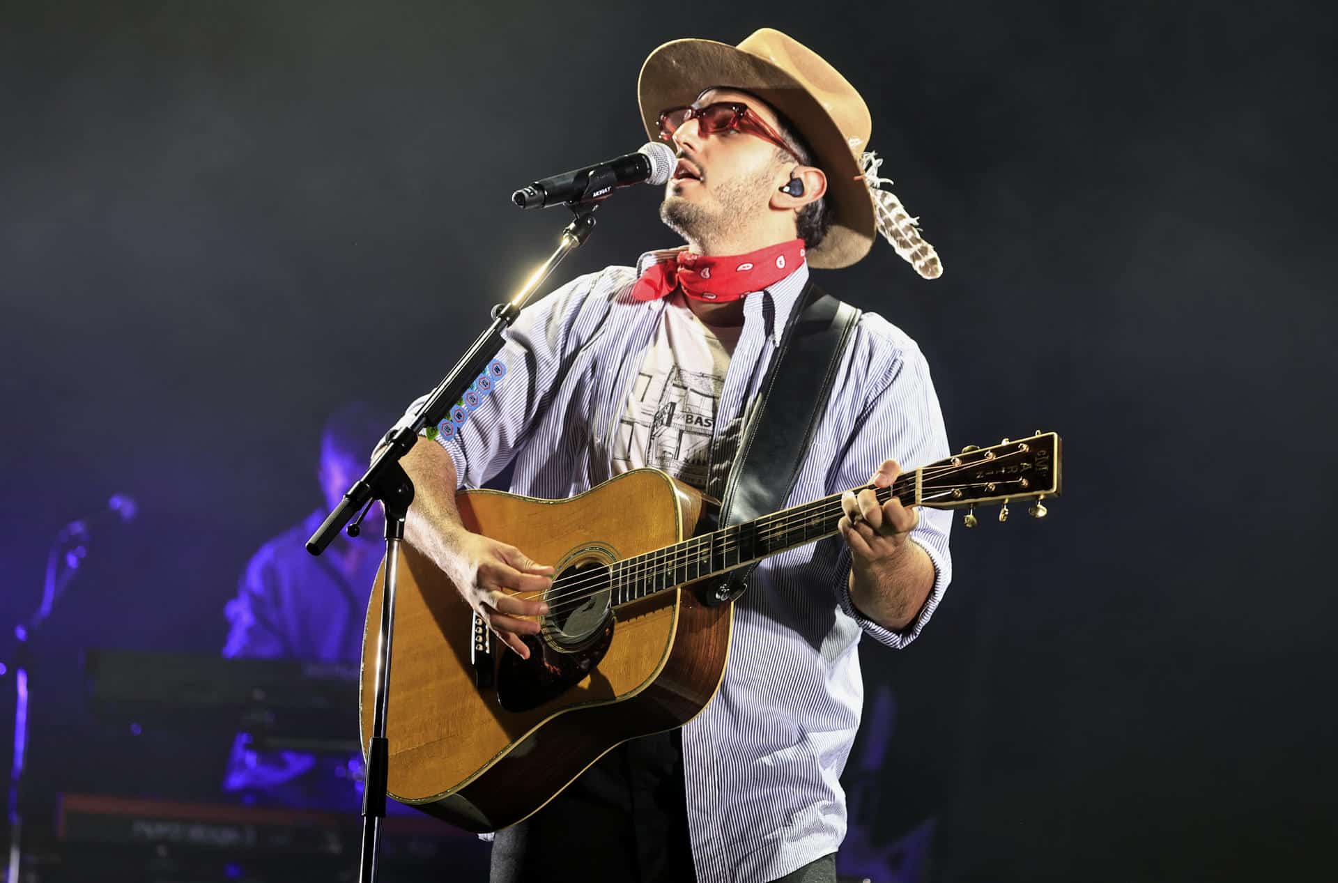 Juan Pablo Isaza de la banda colombiana Morat se presenta como parte de su gira 'Asuntos Pendientes' este sábado, en San Juan (Puerto Rico). EFE/ Thais Llorca