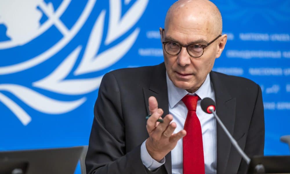 El alto comisionado de las Naciones Unidas para los Derechos Humanos, Volker Turk, habla con los medios de comunicación durante una conferencia de prensa de fin de año en la sede europea de las Naciones Unidas, en Ginebra, Suiza, el 10 de diciembre de 2025. EFE/EPA/MARTIAL TREZZINI