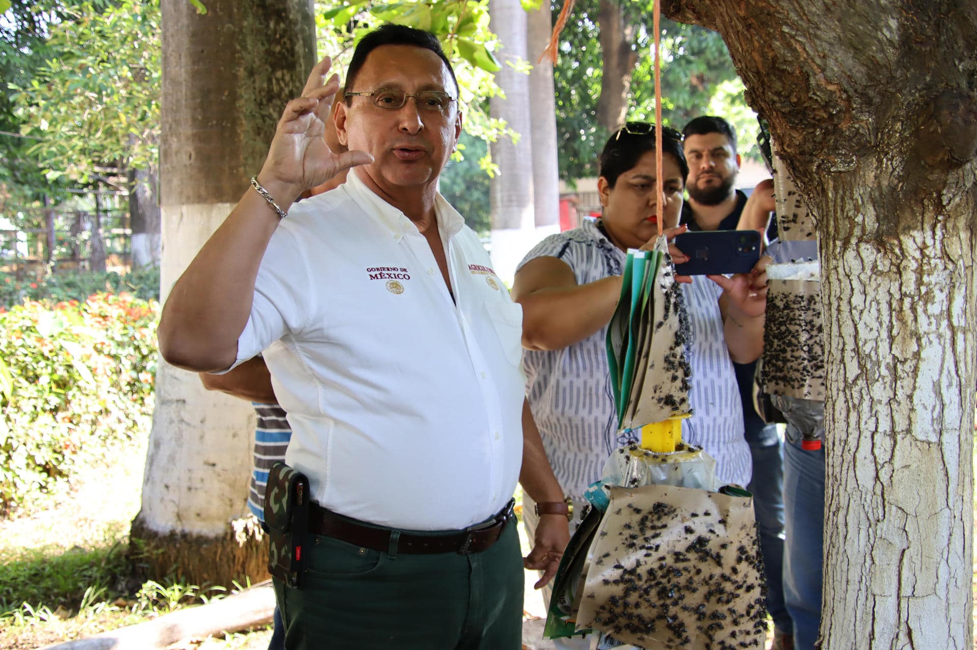 El jefe del Centro de Apoyo para el Desarrollo Rural en Tapachula, Luis Citalán Chavarría, habla durante una entrevista con EFE este martes, en Tapachula (México). EFE/Juan Manuel Blanco