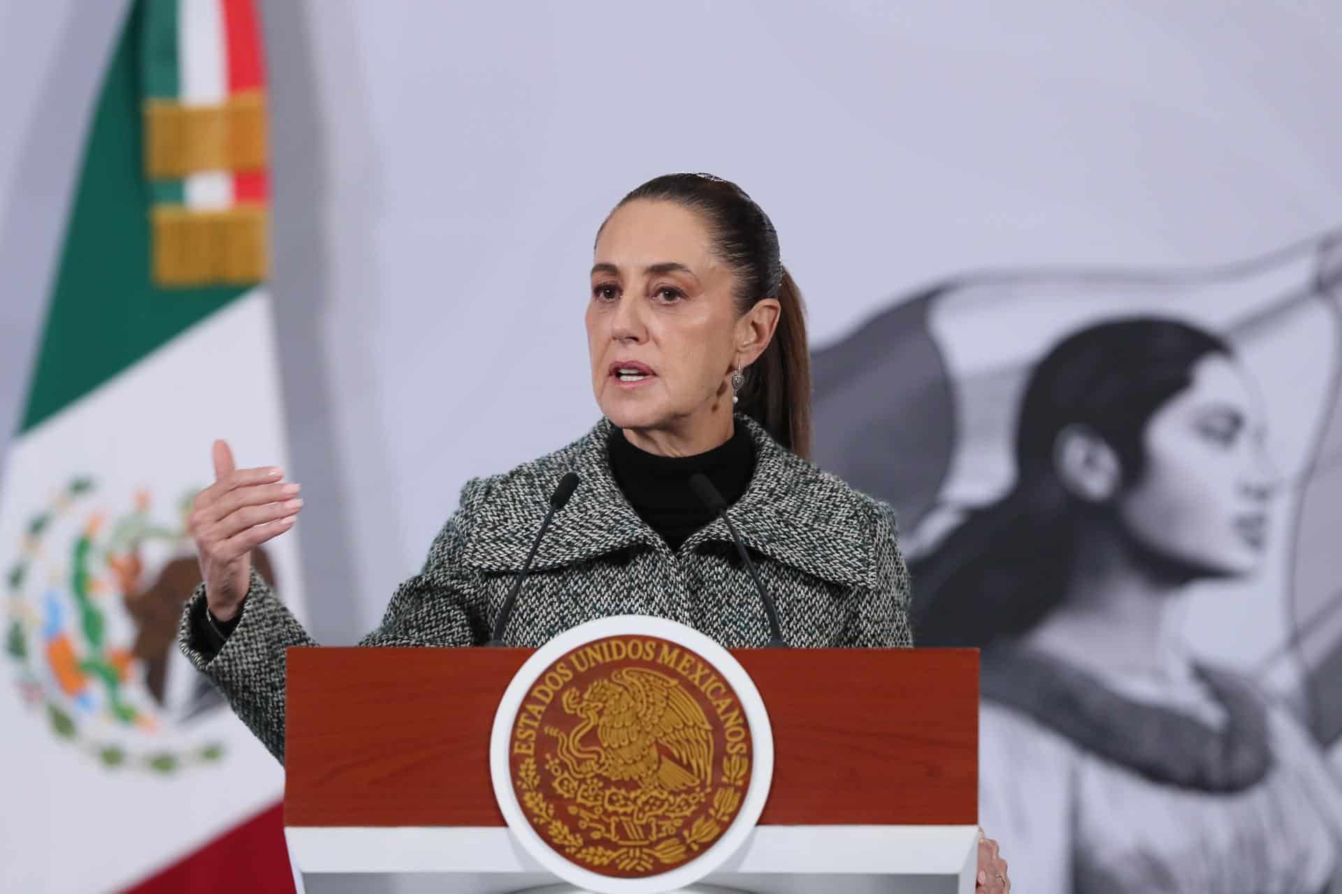La presidenta de México, Claudia Sheinbaum, habla durante una rueda de prensa este jueves en Palacio Nacional de la Ciudad de México (México). EFE/Mario Guzmán