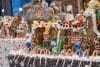 Fotografía del 12 de diciembre de 2025 que muestra galletas de GingerBread Lane, las casas del pueblo de pan de jengibre más grandes del mundo, en Nueva York (Estados Unidos). EFE/ Ángel Colmenares
