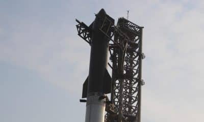 Fotografía que muestra el cohete Starship el 6 de junio de 2024 en Starbase (EE.UU.). Las casitas con el césped recién cortado no difieren mucho de las de cualquier pueblo texano, pero los grandes murales con la cara de Elon Musk, nombres de calles como 'Rocket Road' y la discreción de sus habitantes los delata: está usted entrando en Starbase, "la última parada antes de llegar a Marte". EFE/Octavio Guzmán