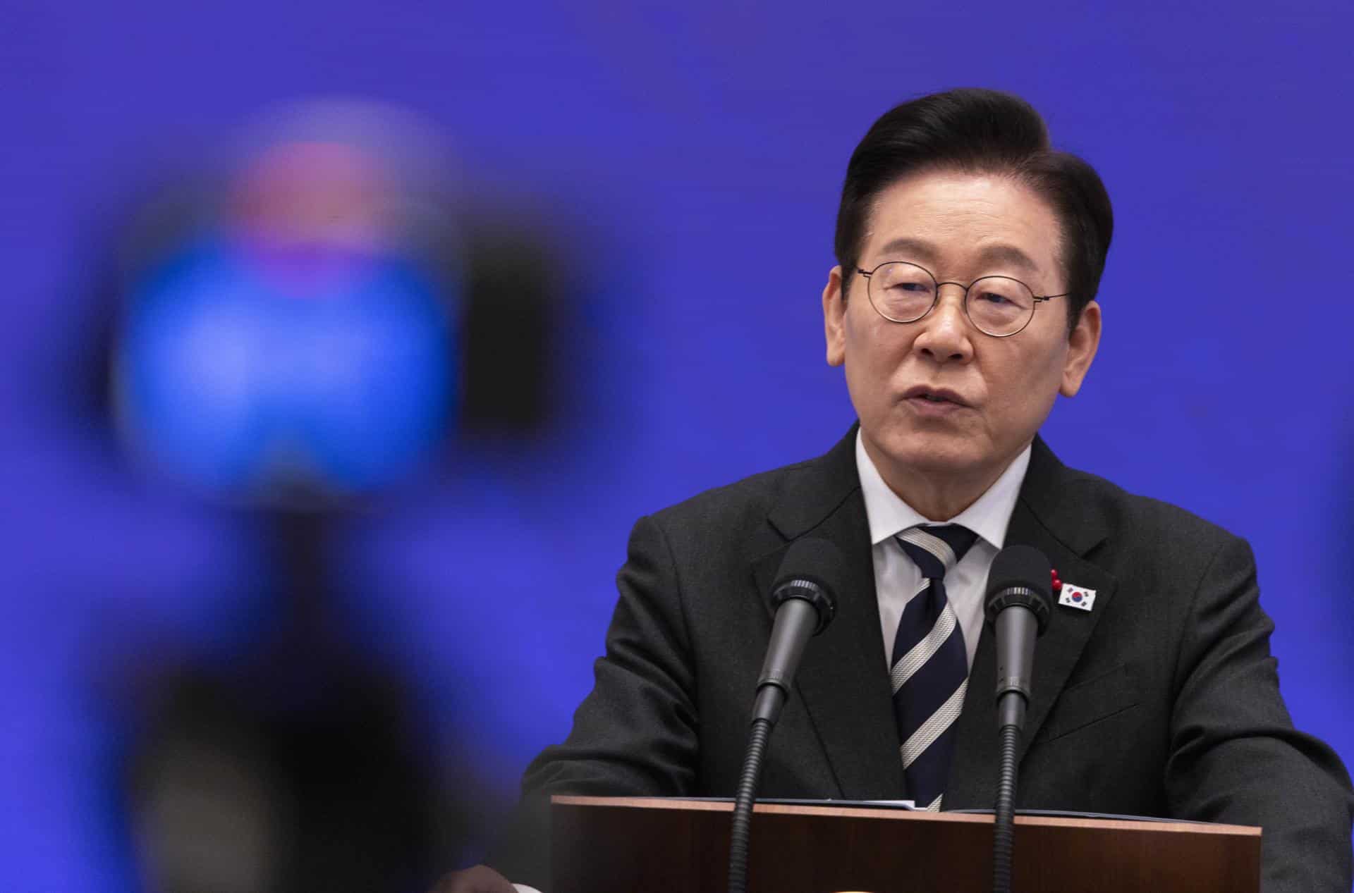 Seoul (Korea, Republic Of), 03/12/2025.- South Korean President Lee Jae Myung speaks about the 'restoration of democracy, and resilience of the people' during a press conference with foreign media held to mark the one-year anniversary of the 03 December martial law crisis, at the former presidential office, Cheong Wa Dae, in Seoul, South Korea, 03 December 2025. (Corea del Sur, Seúl) EFE/EPA/JEON HEON-KYUN