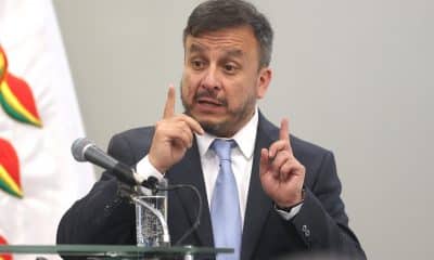 El ministro de Hidrocarburos y Energías, Mauricio Medinaceli, habla durante una rueda de prensa en la Casa Grande este 18 de diciembre de 2025, en La Paz (Bolivia). EFE/ Luis Gandarillas