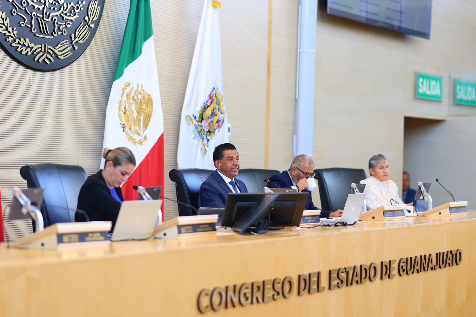 Fotografía cedida por el Congreso del estado de Guanajuato, durante una sesión ordinaria este jueves, en Guanajuato (México). EFE/ Congreso del Estado de Guanajuato /SOLO USO EDITORIAL/NO VENTAS/SOLO DISPONIBLE PARA ILUSTRAR LA NOTICIA QUE ACOMPAÑA (CRÉDITO OBLIGATORIO)