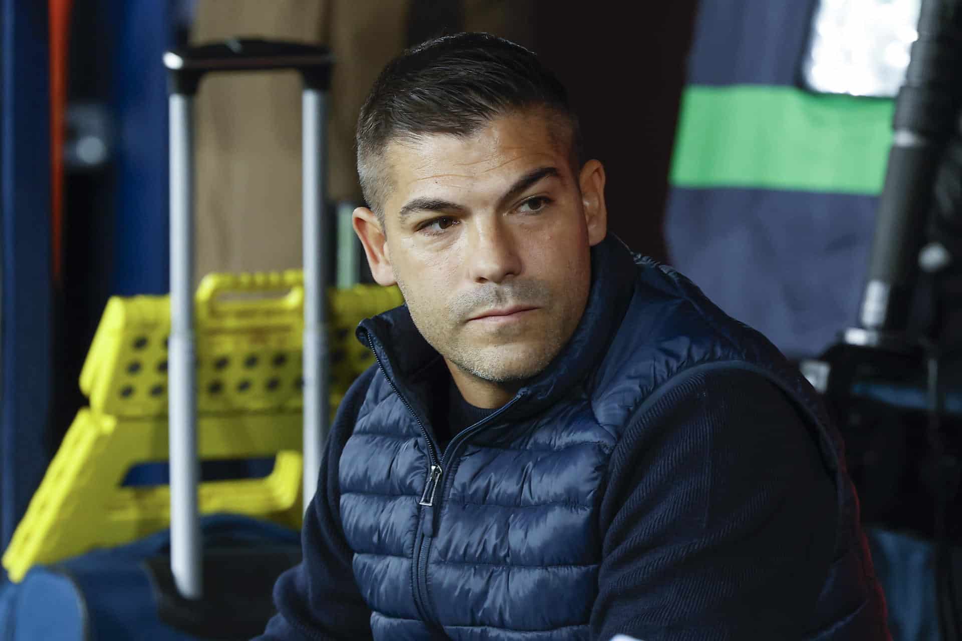 Foto de archivo de Villar López en la que aparece el entrenador del Levante, Álvaro del Moral, antes del partido de LaLiga de fútbol contra Osasuna.