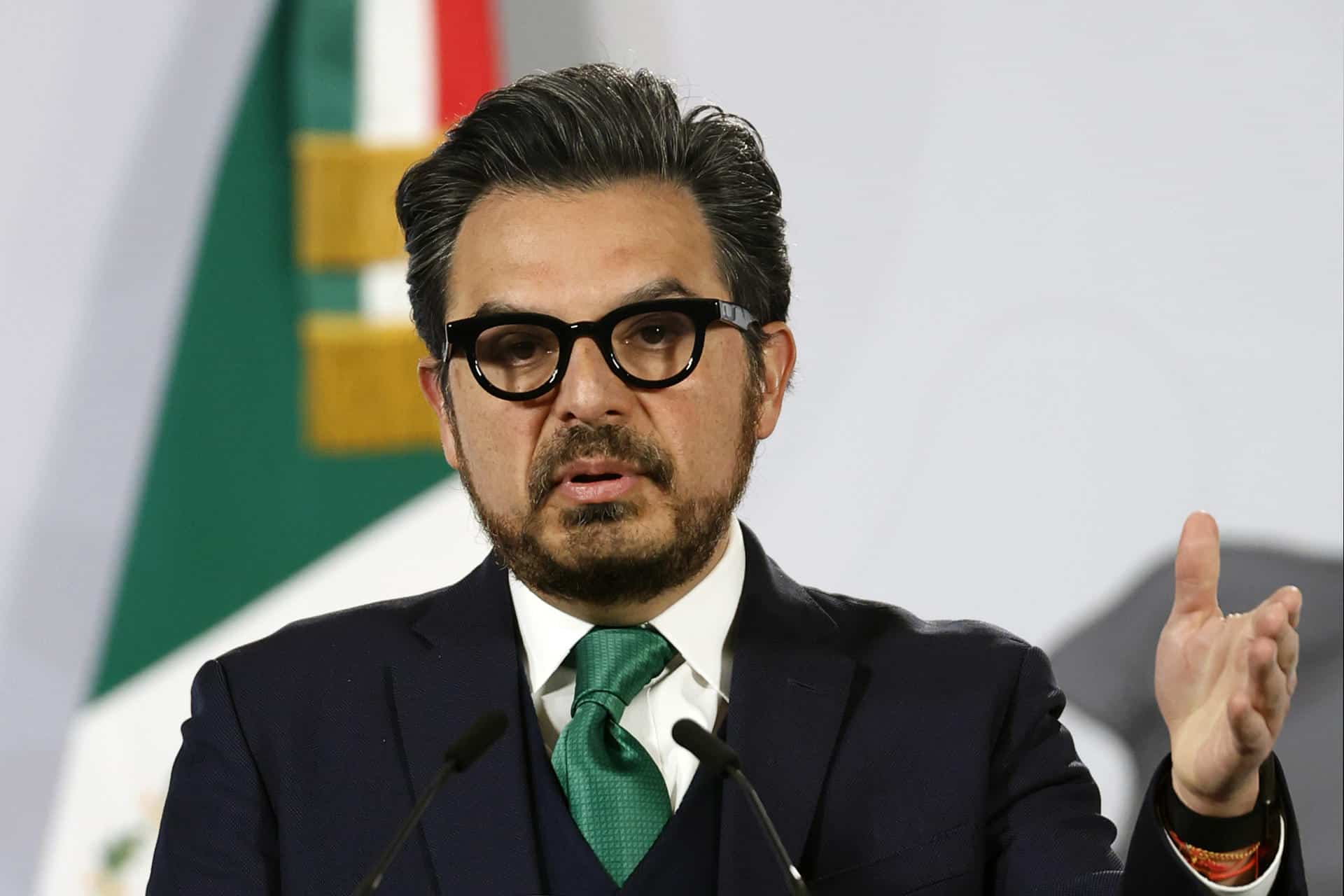 El director general del Instituto Mexicano del Seguro Social (IMSS), Zoé Robledo, participa este lunes durante una conferencia de prensa matutina en Palacio Nacional de la Ciudad de México (México). EFE/Sáshenka Gutiérrez