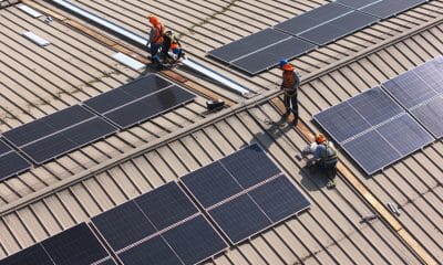 La primera planta solar a gran escala en un condominio logístico de Suramérica ha comenzado a proveer de energía eléctrica limpia a tres almacenes en Perú, gracias a un conjunto de más de 2.400 paneles fotovoltaicos ubicados en sus techos y otros espacios disponibles. EFE/ Kondu /SOLO USO EDITORIAL/ NO VENTAS/ SOLO DISPONIBLE PARA ILUSTRAR LA NOTICIA QUE ACOMPAÑA (CRÉDITO OBLIGATORIO)