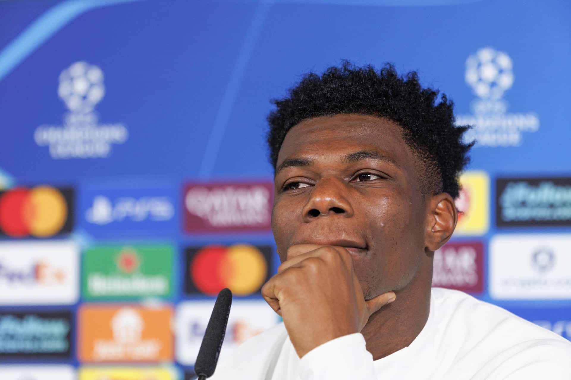 El jugador francés del Real Madrid Aurélien Tchouaméni, durante la rueda de prensa previa al partido de la jornada 6 de fase de la Liga de Campeones que disputan mañana, miércoles, contra el Manchester City. EFE/Sergio Pérez