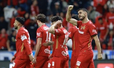 Joao Dias (d) de Toluca celebra un gol durante un partido de la Liga MX entre Toluca y Pachuca en el estadio Nemesio Diez en Toluca (México). Imagen de archivo. EFE/Felipe Gutiérrez