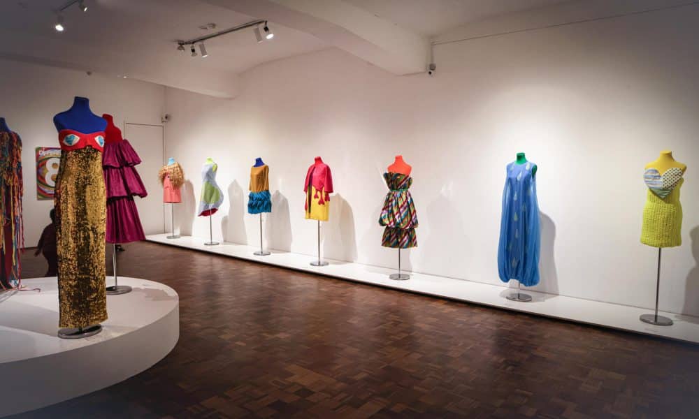 Fotografía que muestra la colección de la diseñadora española Ágatha Ruiz de la Prada este viernes, en el Museo Torres Garcia, en Montevideo (Uruguay). EFE/Gastón Britos