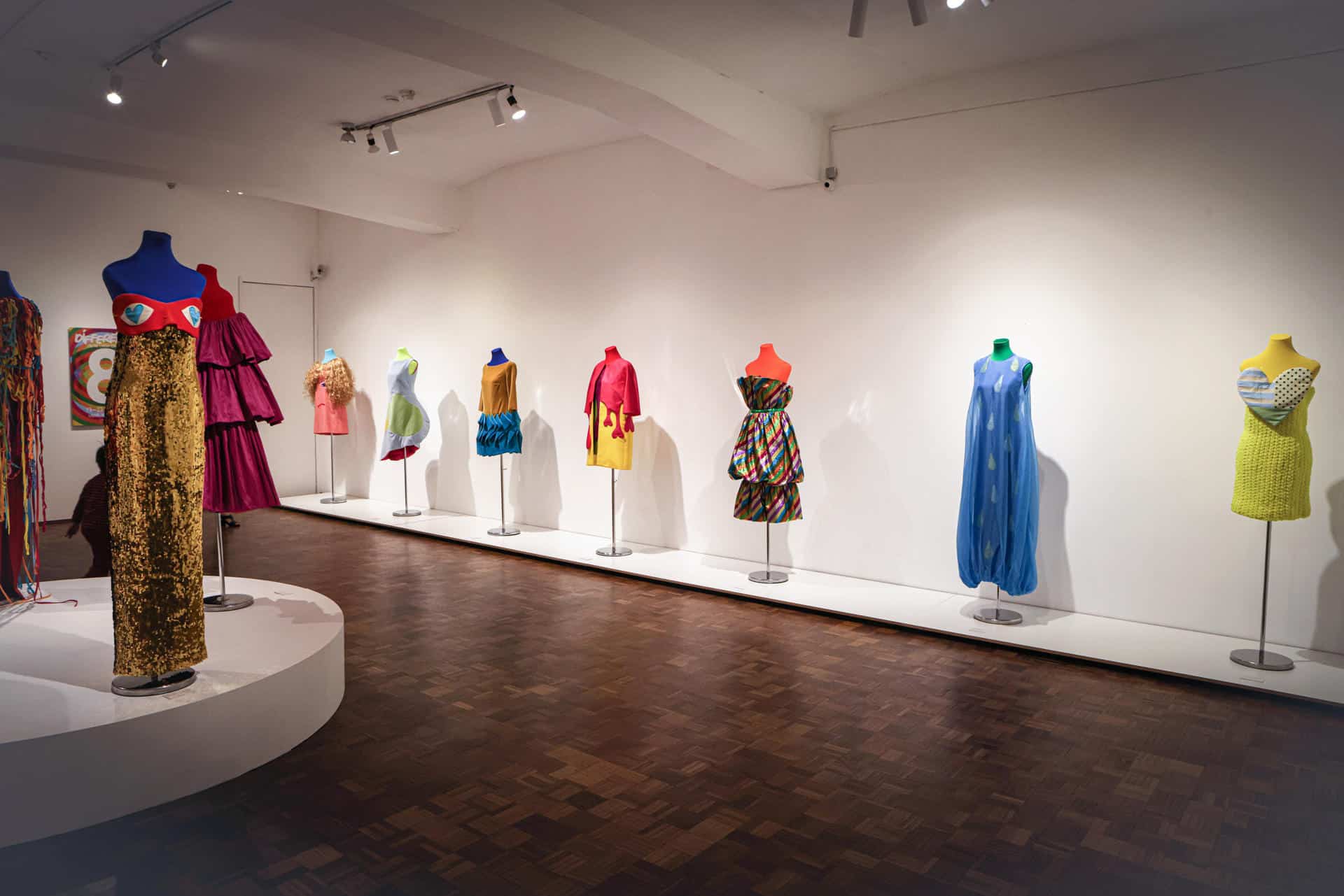 Fotografía que muestra la colección de la diseñadora española Ágatha Ruiz de la Prada este viernes, en el Museo Torres Garcia, en Montevideo (Uruguay). EFE/Gastón Britos