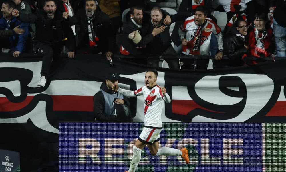El delantero del Rayo Vallecano Álvaro García en el estadio de Vallecas en foto de archivo de Juanjo Martín