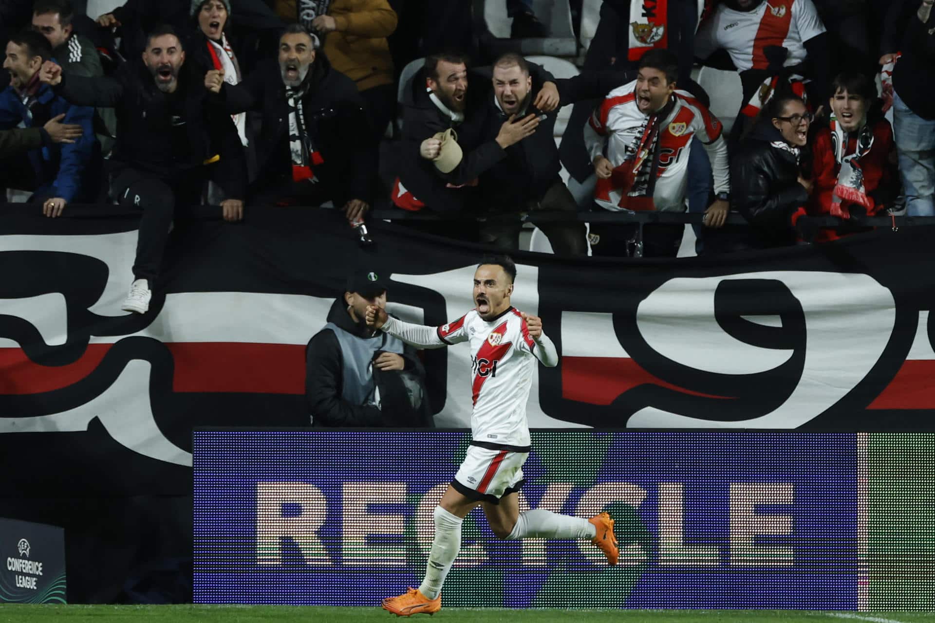 El delantero del Rayo Vallecano Álvaro García en el estadio de Vallecas en foto de archivo de Juanjo Martín