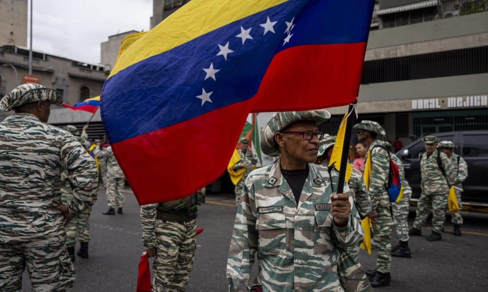 Miembros de la Milicia Bolivariana de Venezuela participan en una manifestación en Caracas. EFE/ Miguel Gutierrez