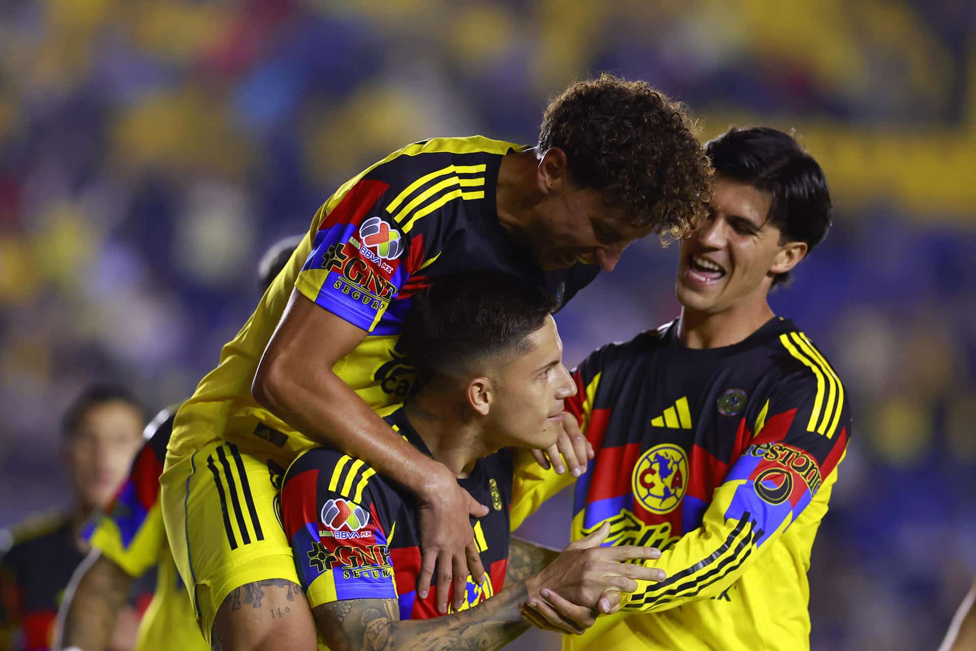 Jugadores de América celebran un gol. Imagen de archivo. EFE/Sáshenka Gutiérrez