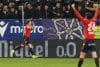 El centrocampista de Osasuna Víctor Muñoz (i) celebra tras marcar ante el Levante, durante el partido de LaLiga de fútbol que CA Osasuna y Levante UD disputan este lunes en el estadio de El Sadar, en Pamplona. EFE/Villar López