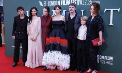 Imagen de archivo de la directora Chloe Zhao, los actores Emily Watson, Jessie Buckley,Paul Mescal, Jacobi Jupe y la escritora Maggie O'Farrellen en el estreno de 'Hamnet' en Londres. EFE/EPA/TOLGA AKMEN