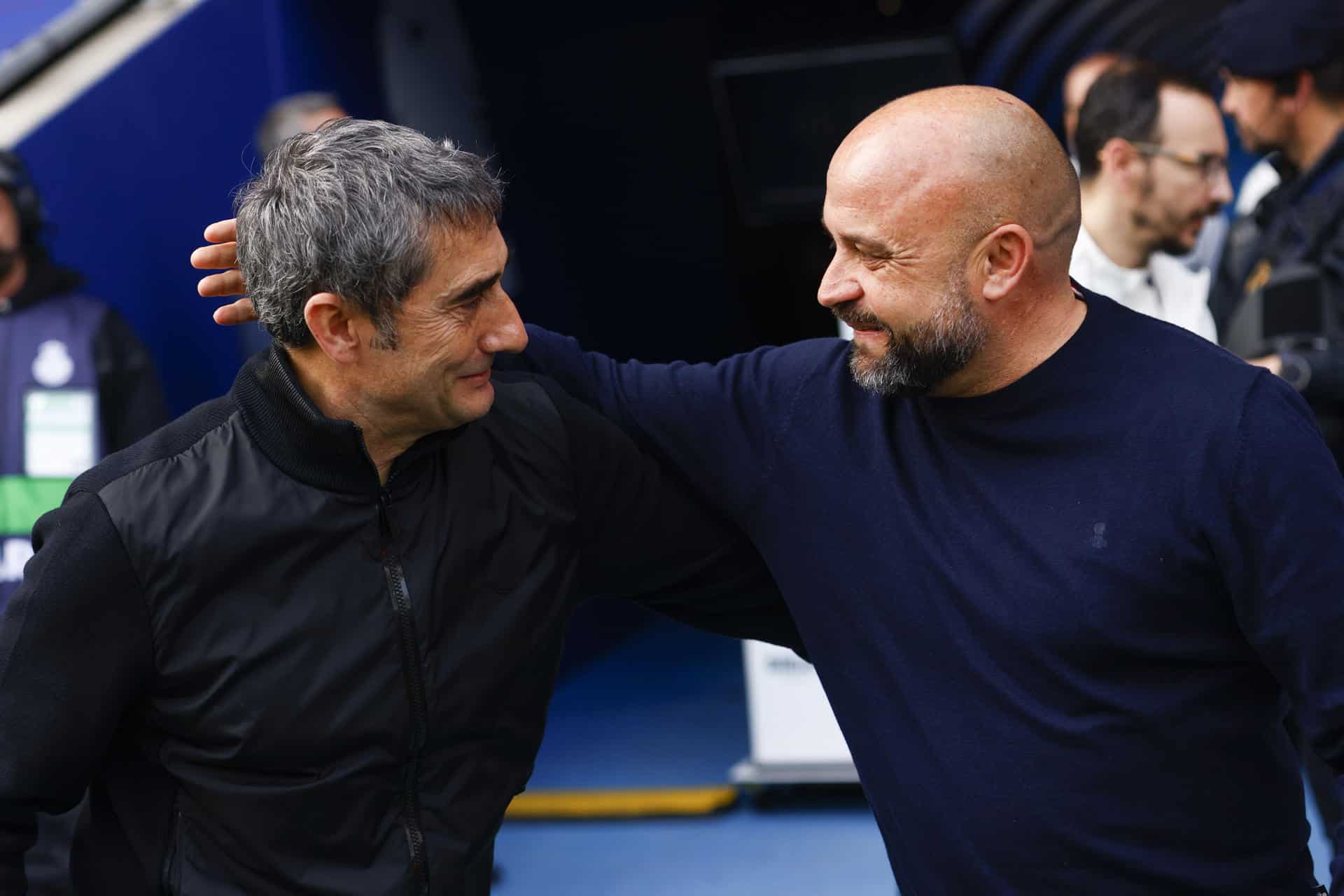 Imagen de archivo del entrenador del Athletic Club Ernesto Valverde (I) y del Espanyol, Manolo González. EFE/Quique García